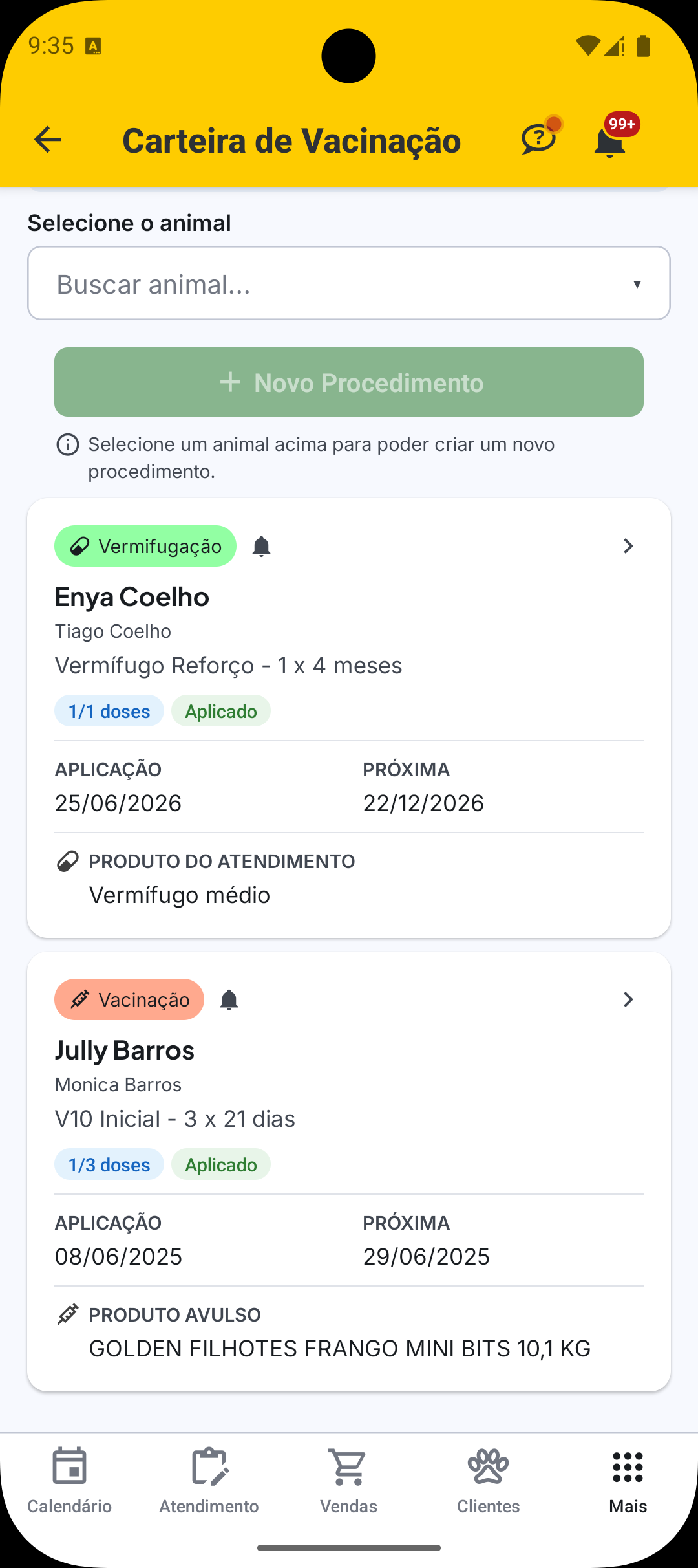 Carteira de vacinação no aplicativo VetWeb com doses aplicadas e próximas doses.